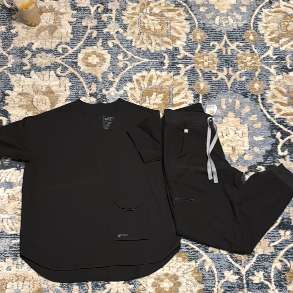 FIGS Black Scrub Set. Zamora joggers Size XXS & XS/P